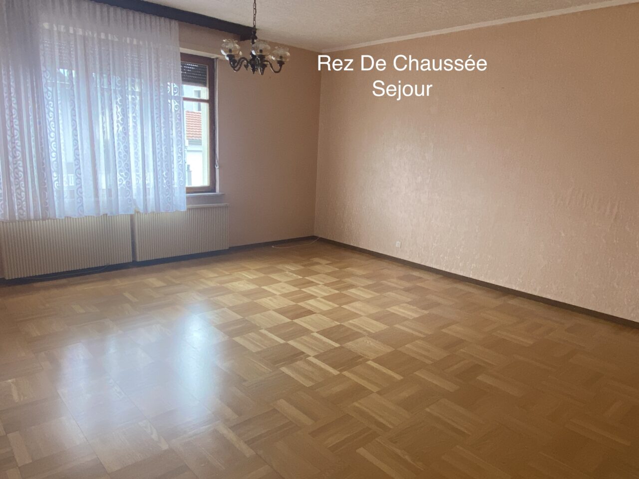 Roeschwoog, grande maison familiale, 3 garages, dépendance. L'ensemble sur 9,5 ares