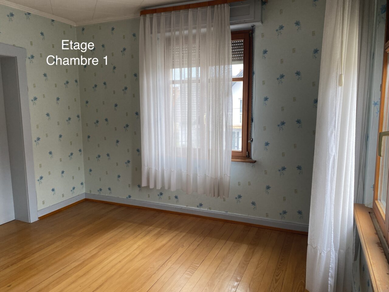 Roeschwoog, grande maison familiale, 3 garages, dépendance. L'ensemble sur 9,5 ares