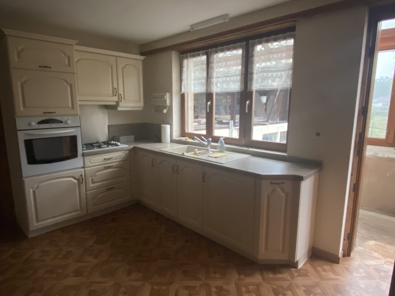 Gries, charmante maison 6 pièces, à rénover, sur 16 ares.