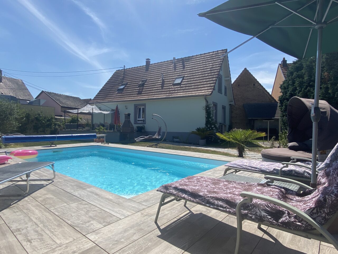 Mertzwiller belle maison 130m2 avec dépendance et piscine sur 9,34 ares. Vidéo disponible Mertzwiller belle maison 130m2 avec dépendance et piscine sur 9,34 ares. Vidéo disponible
