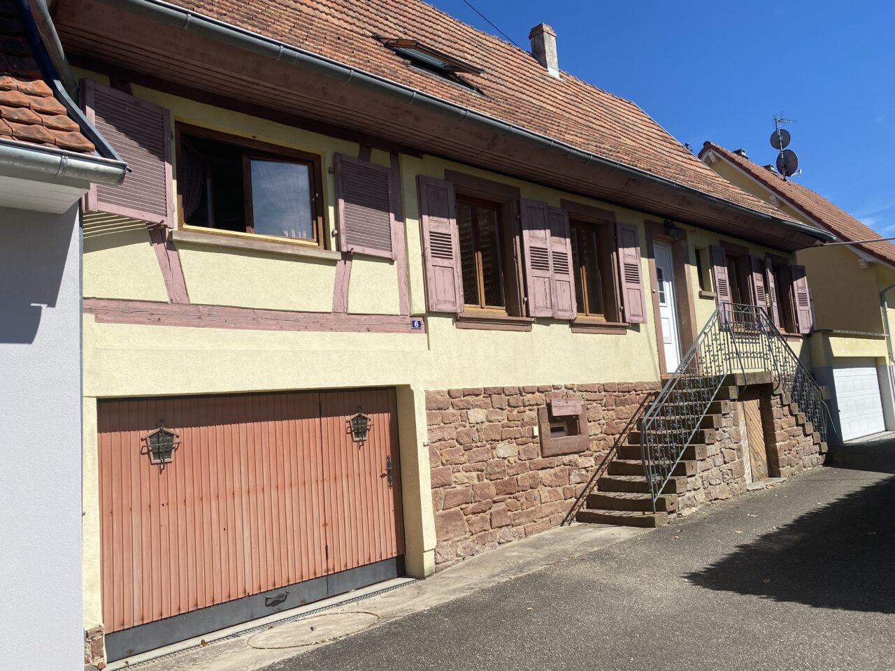 Eschbach belle maison alsacienne et dépendance sur 3,3 ares.