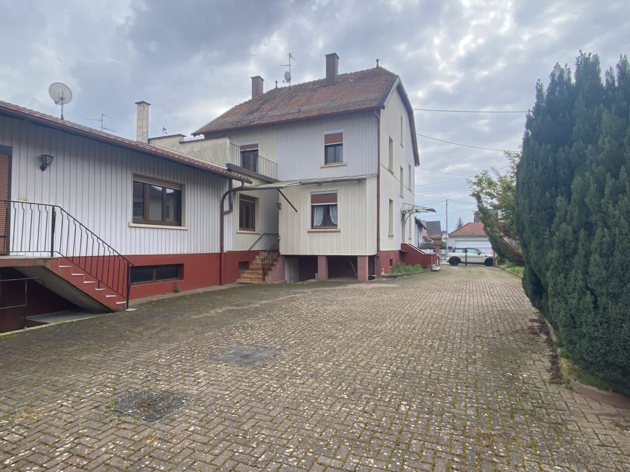 Roeschwoog, grande maison familiale, 3 garages, dépendance. L'ensemble sur 9,5 ares