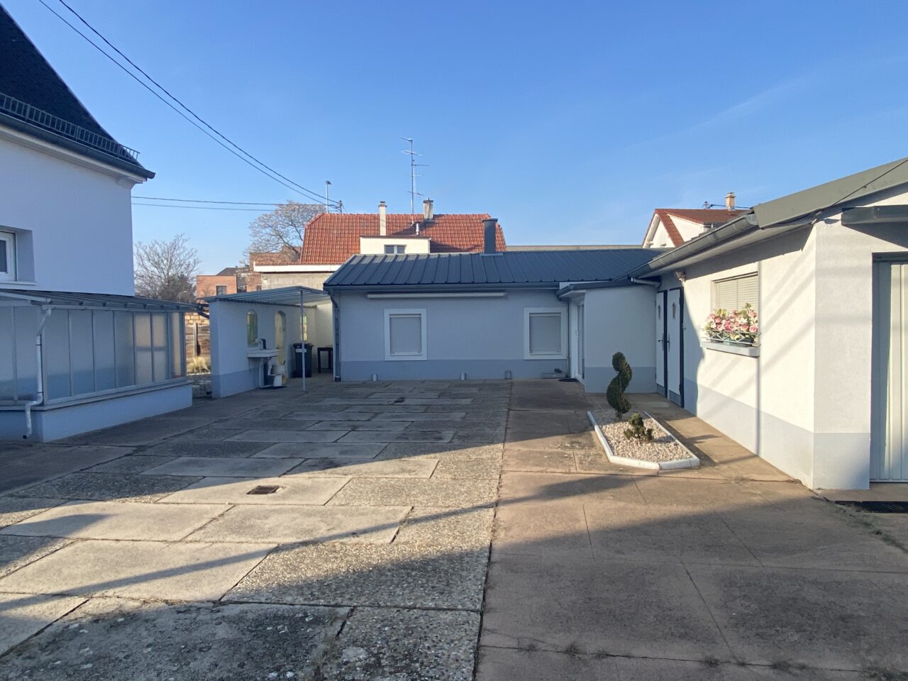 Haguenau maison 4 pc + logement 3 pc + garage. Grande cour sur 4,53 ares. Vidéo disponible
