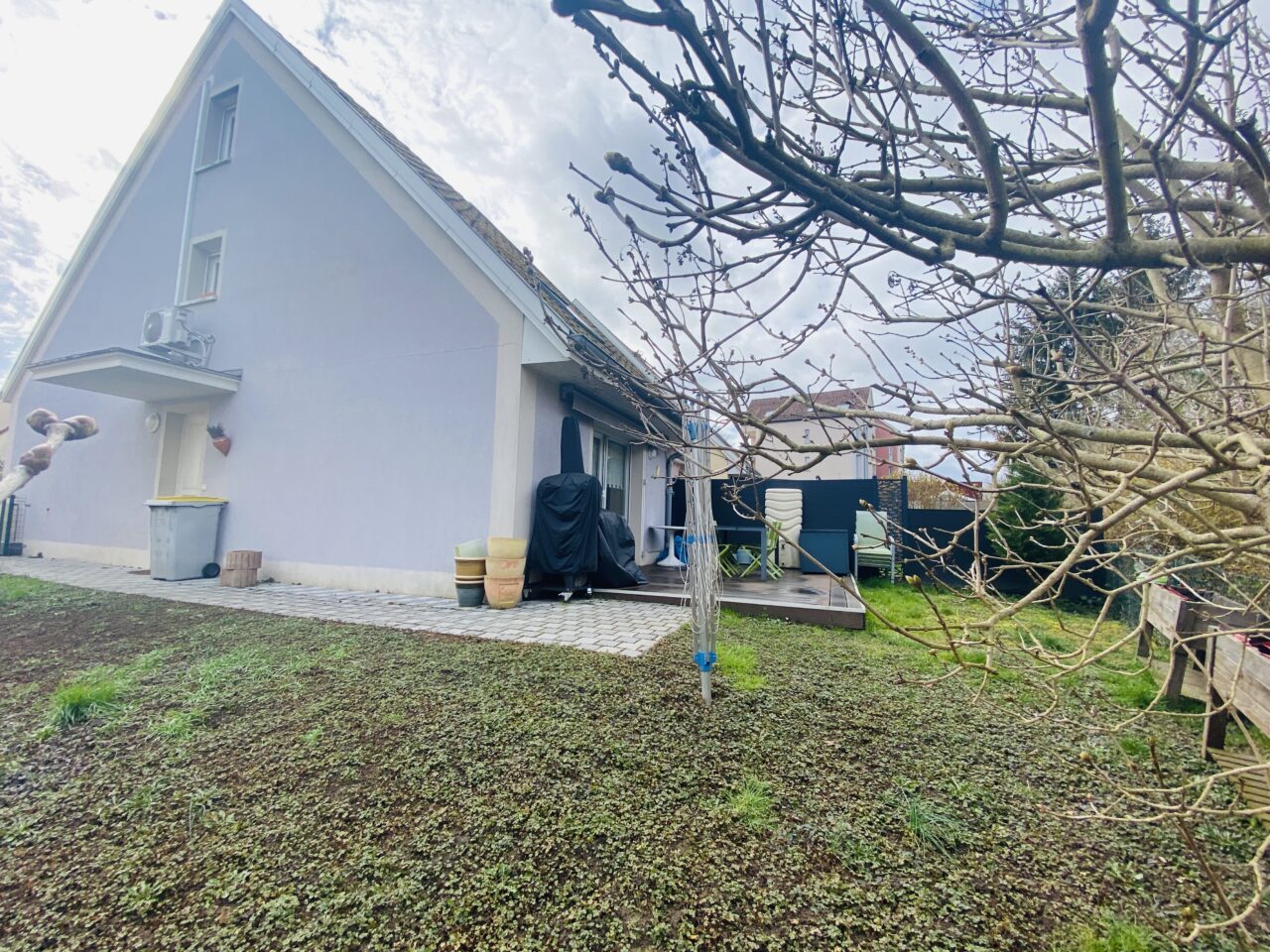 Haguenau belle maison mitoyenne 5 pièces, jardin, garage.