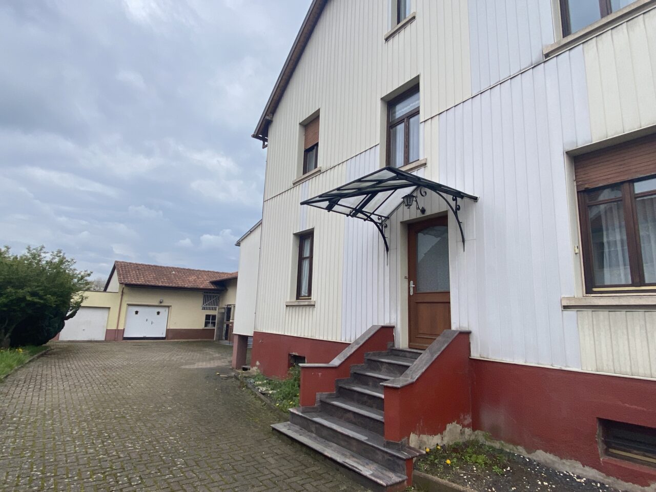 Roeschwoog, grande maison familiale, 3 garages, dépendance. L'ensemble sur 9,5 ares