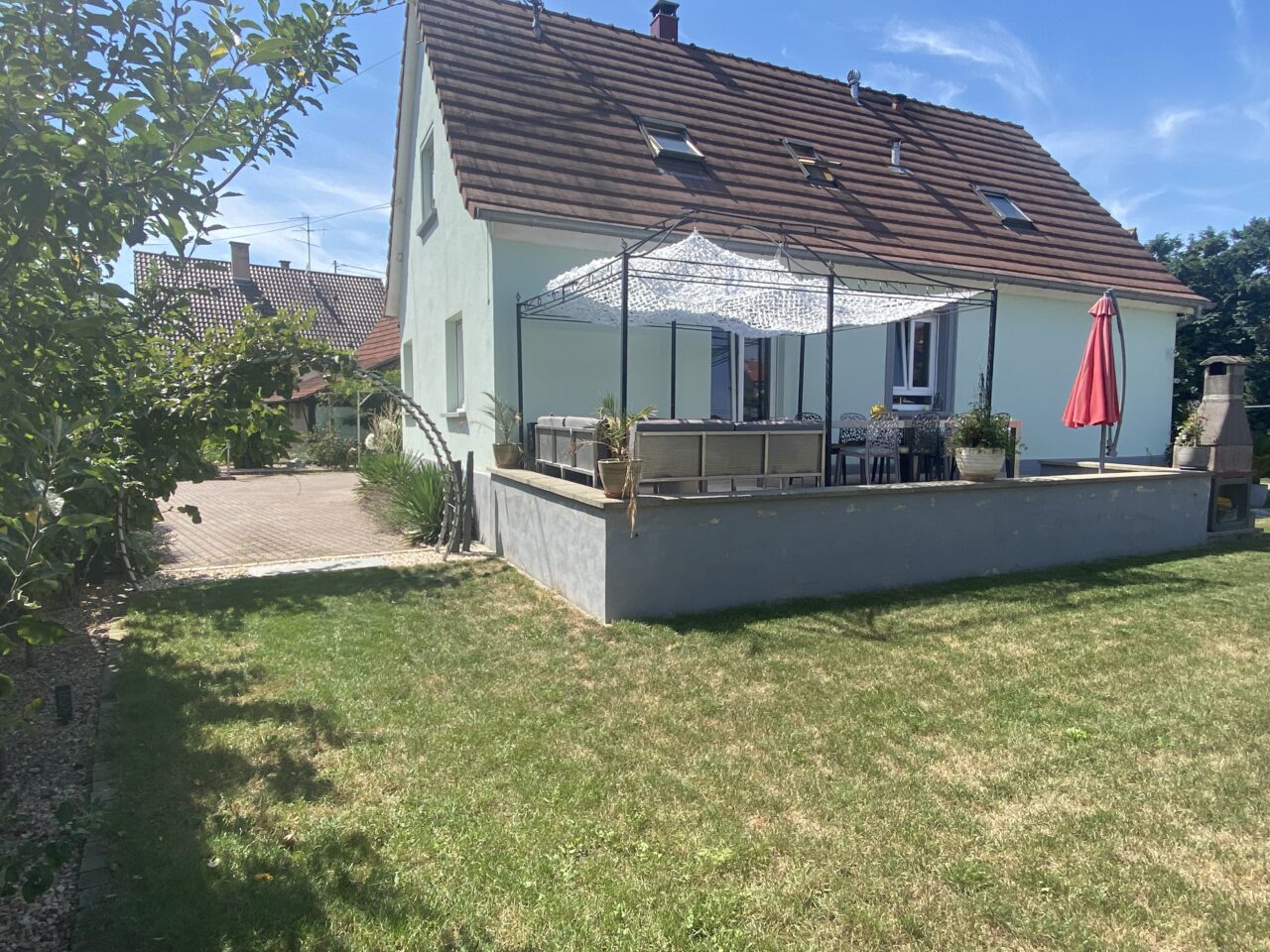 Mertzwiller belle maison 130m2 avec dépendance et piscine sur 9,34 ares. Vidéo disponible Mertzwiller belle maison 130m2 avec dépendance et piscine sur 9,34 ares. Vidéo disponible