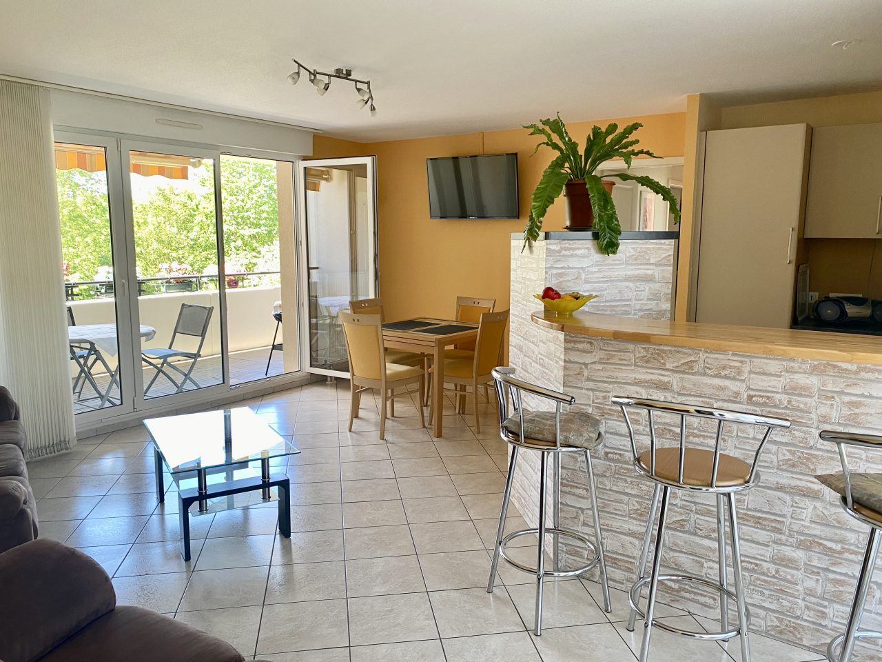 Haguenau très beau F4, 77m2, grande terrasse, garage, parking.