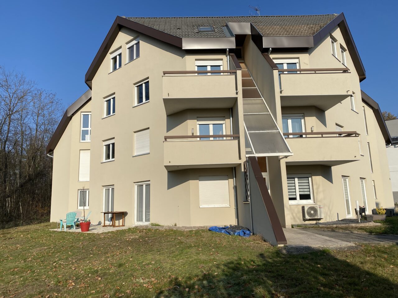 Marienthal, très beau F4 de 87m2, balcon, 2 garages Marienthal, très beau F4 de 87m2, balcon, 2 garages